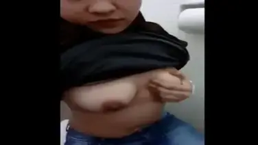 ABG Jilbab Hitam Colmek Basah Di Toilet Umum Hot poster